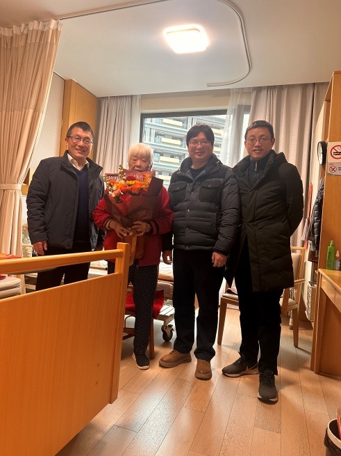 岁月如歌，温暖依旧，图书馆走访慰问退休教职工